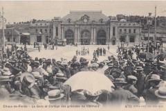 Chaux-de-Fonds_Gare_Cortege_des_grevistes_du_batiment_1904_CDU